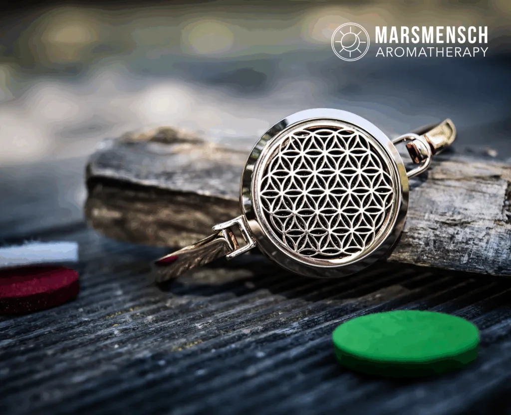 Marsmensch: My first brand: aroma jewellery, from the logo to the product photography.